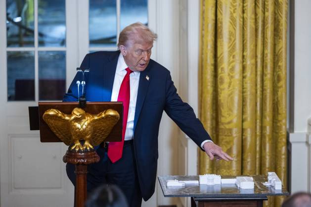 US President Donald Trump speaks ahead of a dinner to raise money for his ballroom extension in the East Room of the White House in Washington, DC, on Wednesday, October 15, 2025. The 90,000-square-foot ballroom expansion of the White House will seat an estimated 900 people and is estimated to cost $200 million US dollars.  WAX20251015207 JIMxLOxSCALZO