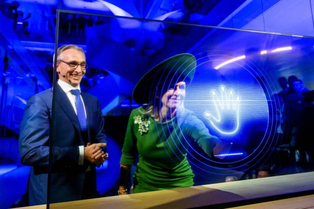 Entertainment Bilder des Tages Amsterdam, The Netherlands, 2025-10-16 15:28:25 AMSTERDAM, October 16, 2025. Queen Maxima of Royal Philips opens the new global headquarters of Royal Philips in Amsterdam. The sustainable building was created with input from Philips employees who emphasized the importance of social interaction and collaboration. PHOTO: NLBeeld Patrick van Emst Credit: NL Beeld Patrick van Emst  Copyright: xx x