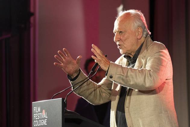 Regisseur, Filmemacher Werner HERZOG (mi.), Preistraeger Filmpreis Koeln 2025, Portrait, Portraet, Halbfigur, bei seiner Dankesrede, am Rednerpult, beim Film Festival Cologne, im Filmpalast Koeln, am 16.10.2025.