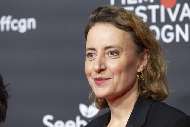 Schauspielerin Maren EGGERT (mi.), Preistraegerin International Actors Award 2025, Portrait, Portraet, freundlich, Red Carpet, beim Film Festival Cologne, im Filmpalast Koeln, am 16.10.2025.