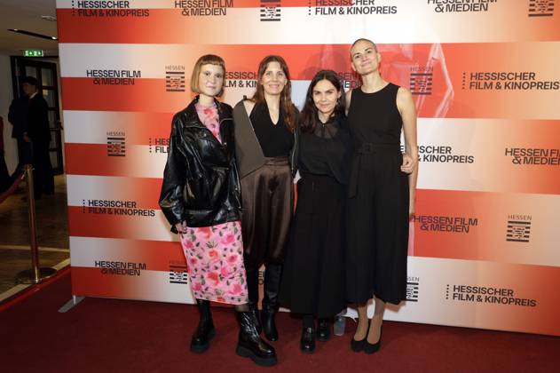 Caroline Wahl, Mia Maariel Meyer, Gast und Elena Hell bei der 36. Verleihung des Hessischen Film- und Kinopreises 2025 in der Alten Oper. Frankfurt am Main, 17.10.2025