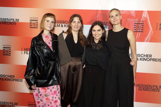Caroline Wahl, Mia Maariel Meyer, Gast und Elena Hell bei der 36. Verleihung des Hessischen Film- und Kinopreises 2025 in der Alten Oper. Frankfurt am Main, 17.10.2025