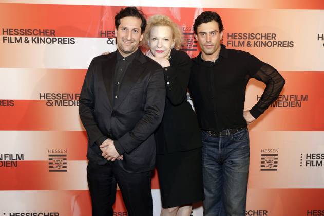 David Hadda, Sunnyi Melles und Aaron Altaras bei der 36. Verleihung des Hessischen Film- und Kinopreises 2025 in der Alten Oper. Frankfurt am Main, 17.10.2025