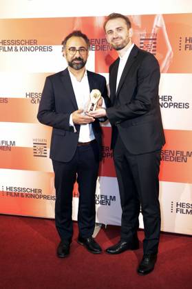 Behrooz Karamizade und Aljaksei Palujan bei der 36. Verleihung des Hessischen Film- und Kinopreises 2025 in der Alten Oper. Frankfurt am Main, 17.10.2025