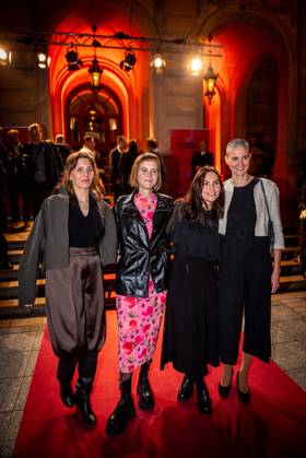 17.20.2025 xesx Frankfurt am Main, Alte Oper Hessische Film- und Kinopreis 2025 Darsteller 22 Bahnen ist ein deutsches Filmdrama aus dem Jahr 2025 der Regisseurin Mia Maariel Meyer (links) nach dem Bestsellers 22 Bahnen von Caroline Wahl 2. von links