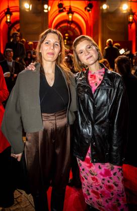 17.20.2025 xesx Frankfurt am Main, Alte Oper Hessische Film- und Kinopreis 2025 Bestsellers 22 Bahnen von Caroline Wahl wurde verfilmt Bild zeigt Regiseurin Mia Maariel Meyer und Caroline Wahl