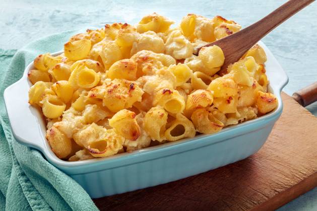 Mac and Cheese, Makkaroni-Nudeln, in einem Auflauf mit Sahne gebacken Mac and Cheese, Makkaroni-Nudeln, in einem Auflauf mit Sahne gebacken (License=RF) ,model released, Symbolfoto Copyright: xZoonar.com KaterinaxSolovyevax 24067004 ,model released, Symbolfoto ,property released