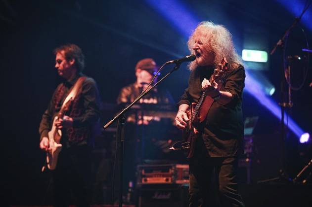 Entertainment Themen der Woche KW43 Konzert Barclay James Harvest Featuring Les Holroyd (BJHFLH) ** NUR FÜR REDAKTIONELLE ZWECKE ** EDITORIAL USE ONLY **<p>Die Progressive-Rock-Band Barclay James Harvest Featuring Les Holroyd (BJHFLH) während eines Konzerts am Montag, 20. Oktober 2025 in der Lichtburg in Essen. Deutschland Nordrhein-Westfalen Essen Copyright: SocratesxTassos