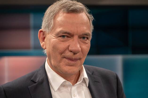 hart aber fair aus Köln am 20. Oktober 2025. Im Bild Jan van Aken, Parteivorsitzender Die Linke. Die Preise für Lebensmittel und Dienstleistungen sind in den vergangenen Jahren massiv angestiegen. Im Verbund mit dem exorbitanten Anstieg der Mietpreise stellt das für die Gering- und Mittelverdienenden Menschen ein existentielles Problem dar. Was kann die Politik dagegen tun? Köln Nordrhein-Westfalen Deutschland