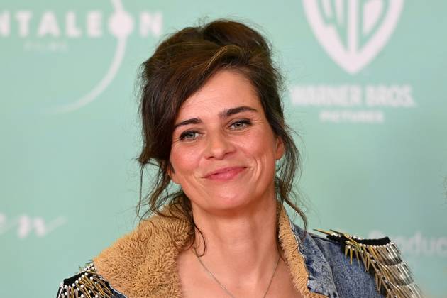Entertainment Themen der Woche KW43 Nora TSCHIRNER (Schauspielerin), Einzelbild,angeschnittenes Einzelmotiv,Portrait,Portraet. Weltpremiere von NO HIT WONDER am 21.10.2025 im Mathaeser Kino in Muenchen.