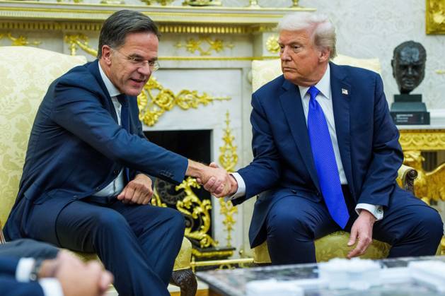 News Themen der Woche KW 43 Trump Meets Rutte of NATO in the Oval Office United States President Donald J Trump meets with Mark Rutte, Secretary General of the North Atlantic Treaty Organization (NATO) in Washington, DC, USA, on Wednesday, October 22, 2025. Credit: Aaron Schwartz Pool via CNP Washington District of Columbia United States  Copyright: xPool ABACAx