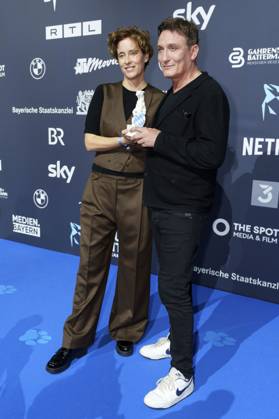 Pia Strietmann und Oliver Masucci bei der Verleihung vom Blauer Panther - TV & Streaming Award 2025 in der BMW Welt. München, 22.10.2025