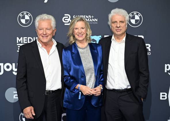 Miroslav Miro Nemec, Katja Wildermuth (Intendantin Bayerischer Rundfunk) und Udo Wachtveitl Verleihung Blauer Panther - TV & Streaming Award 2025 Preisverleihung und Gala in der BMW Welt München 22. Oktober 2025
