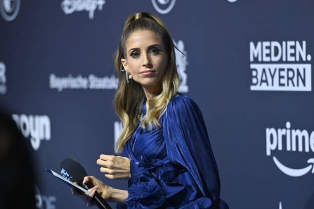 Cathy HUMMELS; Einzelbild,angeschnittenes Einzelmotiv,Halbfigur,halbe Figur. Roter Teppich,Blauer Panther TV und Streaming Award 2025 am 22.10.2025 in der BMW Welt Muenchen.