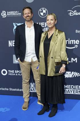 Lars Wiebe und Sasha Bühler bei der Verleihung vom Blauer Panther - TV & Streaming Award 2025 in der BMW Welt. München, 22.10.2025