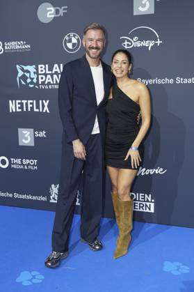 Jochen Schropp und Negah Amiri bei der Verleihung vom Blauer Panther - TV & Streaming Award 2025 in der BMW Welt. München, 22.10.2025