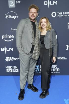 Johannes Berzl und Steff Landau bei der Verleihung vom Blauer Panther - TV & Streaming Award 2025 in der BMW Welt. München, 22.10.2025