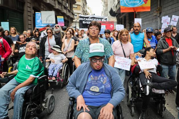 October 22, 2025, Buenos Aires, Buenos Aires, Argentina: People with disabilities and healthcare professionals marched to the National Ministry of Health to protest the governmentâ€⠢s failure to implement the Disability Emergency Law. Buenos Aires Argentina - ZUMAp265 20251022_zip_p265_003 Copyright: xDelfinaxCorberaxPix