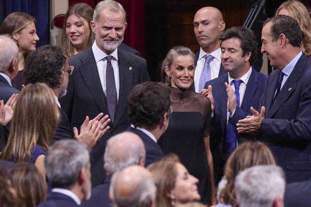 October 24, 2025, Oviedo, Oviedo, Spain: KING FELIPE VI of Spain, QUEEN LETIZIA of Spain, FORMER QUEEN SOFIA, CROWN PRINCESS LEONOR of Spain and PRINCESS SOFIA of Spain attend the Princesa de Asturias Awards 2025 ceremony Oviedo Spain - ZUMAc260 20251024_zep_c260_034 Copyright: xMikexChicorrox
