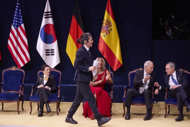 October 24, 2025, Oviedo, Oviedo, Spain: BYUNG-CHUL HAN attends the Princesa de Asturias Awards 2025 ceremony Oviedo Spain - ZUMAc260 20251024_zep_c260_050 Copyright: xMikexChicorrox