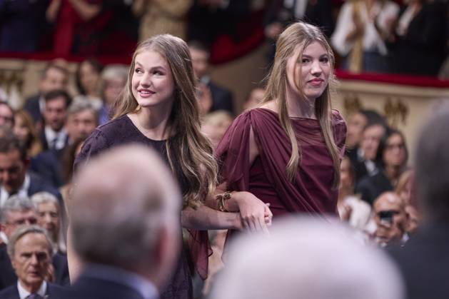 October 24, 2025, Oviedo, Oviedo, Spain: KING FELIPE VI of Spain, QUEEN LETIZIA of Spain, FORMER QUEEN SOFIA, CROWN PRINCESS LEONOR of Spain and PRINCESS SOFIA of Spain attend the Princesa de Asturias Awards 2025 ceremony Oviedo Spain - ZUMAc260 20251024_zep_c260_058 Copyright: xMikexChicorrox