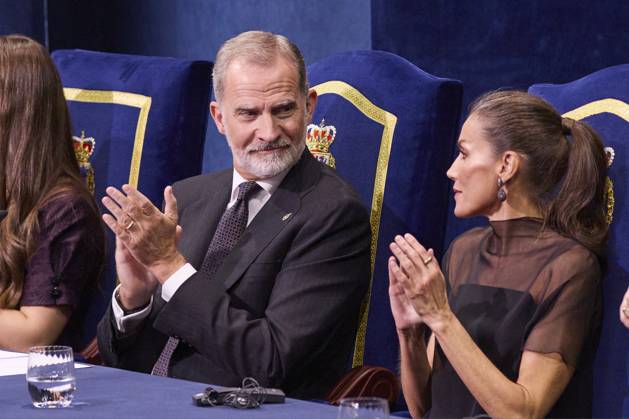 October 24, 2025, Oviedo, Oviedo, Spain: KING FELIPE VI of Spain, QUEEN LETIZIA of Spain, FORMER QUEEN SOFIA, CROWN PRINCESS LEONOR of Spain and PRINCESS SOFIA of Spain attend the Princesa de Asturias Awards 2025 ceremony Oviedo Spain - ZUMAc260 20251024_zep_c260_076 Copyright: xMikexChicorrox