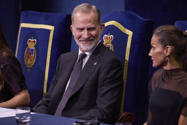 October 24, 2025, Oviedo, Oviedo, Spain: KING FELIPE VI of Spain, QUEEN LETIZIA of Spain, FORMER QUEEN SOFIA, CROWN PRINCESS LEONOR of Spain and PRINCESS SOFIA of Spain attend the Princesa de Asturias Awards 2025 ceremony Oviedo Spain - ZUMAc260 20251024_zep_c260_078 Copyright: xMikexChicorrox