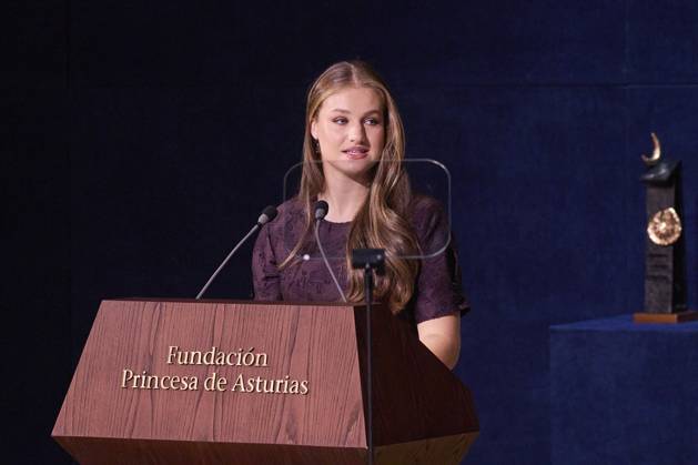 October 24, 2025, Oviedo, Oviedo, Spain: KING FELIPE VI of Spain, QUEEN LETIZIA of Spain, FORMER QUEEN SOFIA, CROWN PRINCESS LEONOR of Spain and PRINCESS SOFIA of Spain attend the Princesa de Asturias Awards 2025 ceremony Oviedo Spain - ZUMAc260 20251024_zep_c260_087 Copyright: xMikexChicorrox