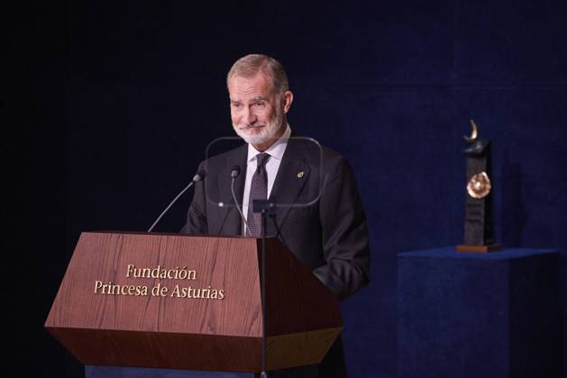 October 24, 2025, Oviedo, Oviedo, Spain: KING FELIPE VI of Spain, QUEEN LETIZIA of Spain, FORMER QUEEN SOFIA, CROWN PRINCESS LEONOR of Spain and PRINCESS SOFIA of Spain attend the Princesa de Asturias Awards 2025 ceremony Oviedo Spain - ZUMAc260 20251024_zep_c260_099 Copyright: xMikexChicorrox