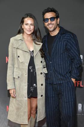 abb Haftbefehl- Jessica Riso und Elyas M Barek Ehepaar zu Gast auf dem roten Teppich des Special Screening Event dem Netflix Doku Highlight Babo Die Haftbefehl Story in der Astor Film Lounge am 24.10.2025in Berlin Berlin Deutschland