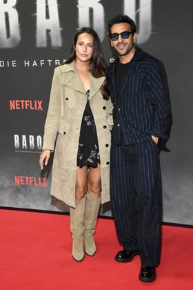abb Haftbefehl- Jessica Riso und Elyas M Barek Ehepaar zu Gast auf dem roten Teppich des Special Screening Event dem Netflix Doku Highlight Babo Die Haftbefehl Story in der Astor Film Lounge am 24.10.2025in Berlin Berlin Deutschland