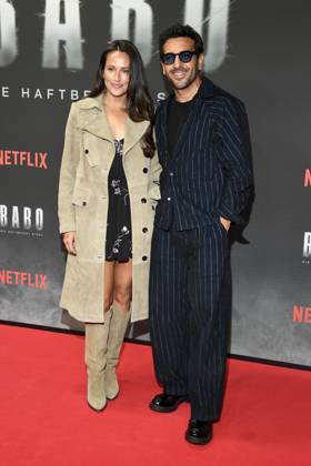 abb Haftbefehl- Jessica Riso und Elyas M Barek Ehepaar zu Gast auf dem roten Teppich des Special Screening Event dem Netflix Doku Highlight Babo Die Haftbefehl Story in der Astor Film Lounge am 24.10.2025in Berlin Berlin Deutschland
