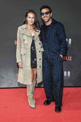 abb Haftbefehl- Jessica Riso und Elyas M Barek Ehepaar zu Gast auf dem roten Teppich des Special Screening Event dem Netflix Doku Highlight Babo Die Haftbefehl Story in der Astor Film Lounge am 24.10.2025in Berlin Berlin Deutschland
