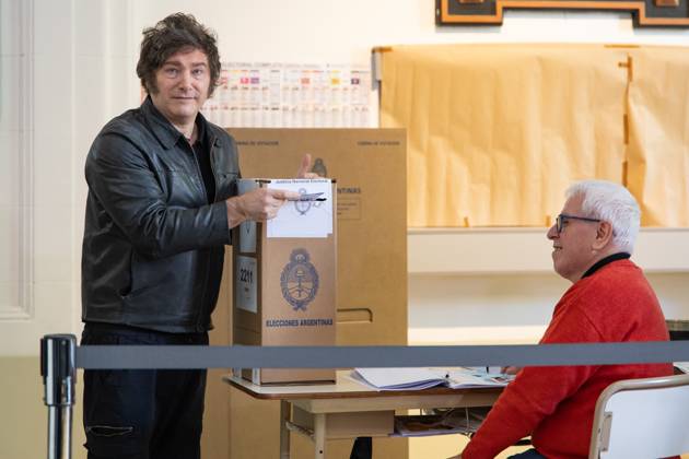 October 26, 2025, Buenos Aires, Buenos Aires, Argentina: President Javier Milei casts his vote at the Argentine Technological University during Argentinaâ€⠢s midterm elections, in which deputies and senators who will form part of the National Congress are being elected. Buenos Aires Argentina - ZUMAp265 20251026_zip_p265_002 Copyright: xDelfinaxCorberaxPix