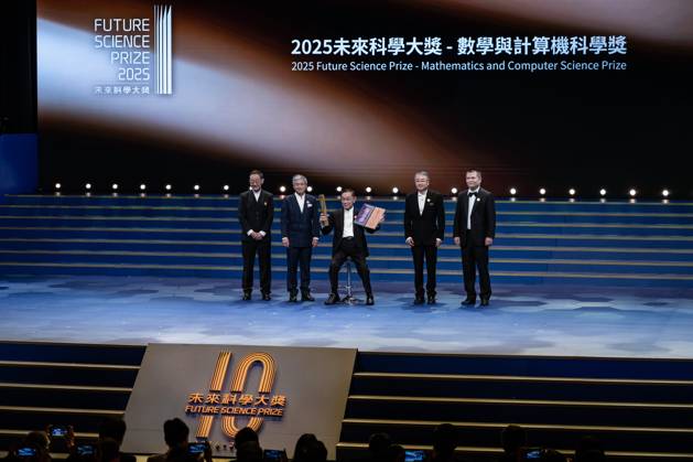 HONG KONG, CHINA - OCTOBER 26: The Mathematics and Computer Science Prize laureate Chih-Yuan Lu (C) poses with his trophy during the award ceremony of 2025 Future Science Prize on October 26, 2025 in Hong Kong, China. Seven scientists were awarded here Sunday the 2025 Future Science Prize for their achievements in the fields of life sciences, physical sciences, mathematics and computer science.  Copyright: xChinaxNewsxServicex 111599853705