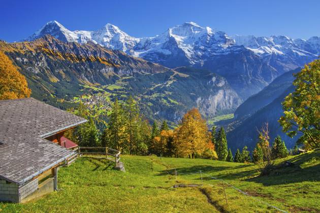 Herbstlandschaft im Weiler Sulwald mit Ausblick auf Wengen und Eiger 3967m, Mönch 4110m, Jungfrau 4158m und ins Lauterbrunnental, Isenfluh, Lauterbrunnental, Berner Oberland, Kanton Bern, Schweiz Autumn landscape in the hamlet of Sulwald with views of Wengen and Eiger 3967m, Mönch 4110m, Jungfrau 4158m and into Lauterbrunnen Valley, Isenfluh, Lauterbrunnental, Bernese Oberland, Canton of Bern, Switzerland Copyright: imageBROKER GuenterxGraefenhain ibxgng15462495