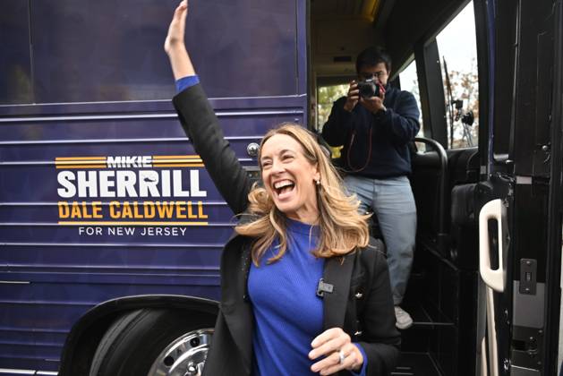 Candidate For New Jersey Governor Mikie Sherrill Speaks At A Kick Off Event And Campaign Rally For Her Driving Down Costs Bus Tour Outside Of Bloomfield College Candidate for New Jersey Governor Mikie Sherrill speaks at a kickoff event and campaign rally for her Driving Down Costs bus tour outside of Bloomfield College in Bloomfield, New Jersey, United States, on October 28, 2025. Mikie Sherrill speaks to the crowd and shares her vision for the State of New Jersey and her policies if she is elected Governor. Bloomfield, New Jersey New Jersey United States  Copyright: xKylexMazzax originalFilename: mazza-candidat251028_npw2n.jpg