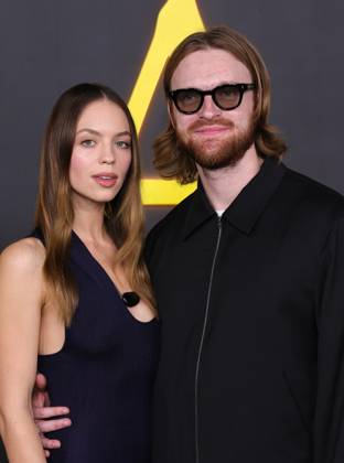 Los Angeles Red Carpet Premiere of HBO Original Comedy Series I Love LA 28 October 2025 . Los Angeles, California - Claudia Sulewski, Finneas O Connell At Los Angeles Red Carpet Premiere of HBO Original Comedy Series I Love LA held at Paramount Studios Theater in Los Angeles., Credit:Sadou Faye Avalon United States, CA, Los Angeles, Paramount Studios Theater Copyright: xSadouxFayex xAvalonx 1048908470