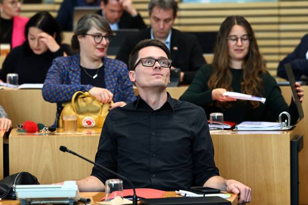 Sonderplenum Thueringer Landtag 29.10.2025, Erfurt, Thueringer Landtag, Plenarsaal, Sonderplenum, 26. Plenarsitzung Sonderplenum, Verhandlungsgegenstand sind Antraege der AfD - Rechtsstaat verteidigen, Linksextremismus in Thueringen bekaempfen, Linksterrorismus verhindern, Militante Antifa in Thueringen aufloesen im Bild: Christian Schaft (Die LINKE)