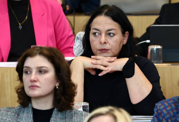 Sonderplenum Thueringer Landtag 29.10.2025, Erfurt, Thueringer Landtag, Plenarsaal, Sonderplenum, 26. Plenarsitzung Sonderplenum, Verhandlungsgegenstand sind Antraege der AfD - Rechtsstaat verteidigen, Linksextremismus in Thueringen bekaempfen, Linksterrorismus verhindern, Militante Antifa in Thueringen aufloesen im Bild: Katharina Koenig-Preuss (Die LINKE)