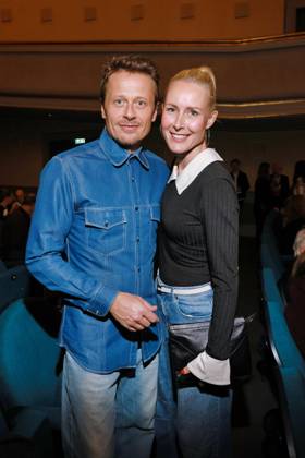 29.10.2025, Roman Knizka und Begleitung zur Preisverleihung des Ernst-Lubitsch-Preis 2025, Kino Babylon, Rosa Luxemburg Platz, Berlin, Berlin
