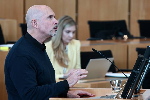 Sonderplenum Thueringer Landtag 29.10.2025, Erfurt, Thueringer Landtag, Plenarsaal, Sonderplenum, 26. Plenarsitzung Sonderplenum, Verhandlungsgegenstand sind Antraege der AfD - Rechtsstaat verteidigen, Linksextremismus in Thueringen bekaempfen, Linksterrorismus verhindern, Militante Antifa in Thueringen aufloesen im Bild: Steffen Quasebarth (BSW)