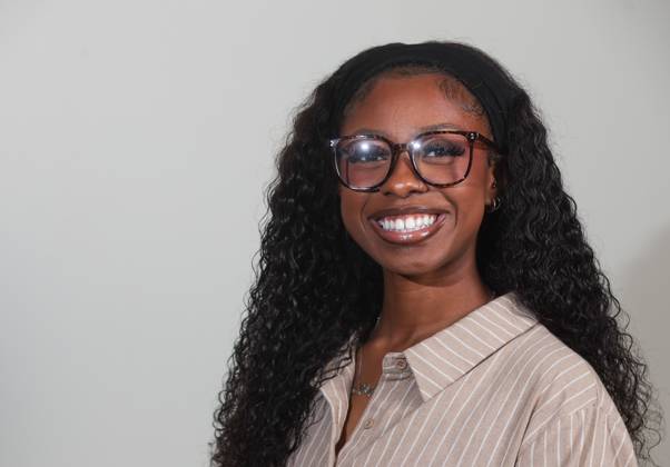 October 28, 2025, St. Petersburg, Florida, USA: Tampa Bay Times reporter Nakylah Carter at the Poynter Institute on Tuesday, Oct. 28, 2025 in St. Petersburg. Carter is part of the Times Education Hub team. St. Petersburg USA - ZUMAs70_ 20251028_zan_s70_072 Copyright: xDirkxShaddx