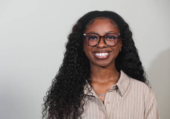 October 28, 2025, St. Petersburg, Florida, USA: Tampa Bay Times reporter Nakylah Carter at the Poynter Institute on Tuesday, Oct. 28, 2025 in St. Petersburg. Carter is part of the Times Education Hub team. St. Petersburg USA - ZUMAs70_ 20251028_zan_s70_073 Copyright: xDirkxShaddx
