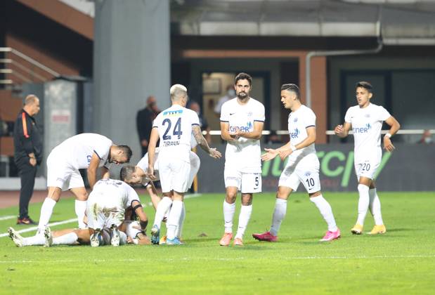 Kasimpasa v Galatasaray - Turkish Super Lig ISTANBUL, TURKEY - OCTOBER 4: Yusuf Erdogan (11) of Kasimpasa celebrates with his team mates after scoring a goal during the Turkish Super Lig match between Kasimpasa and Galatasaray, at Recep Tayyip Erdogan Stadium on October 4, 2020 in Istanbul, Turkey. Istanbul Turkey. Editorial use only. Please get in touch for any other usage. Copyright: x2025xAnadoluxElifxÖztürkx