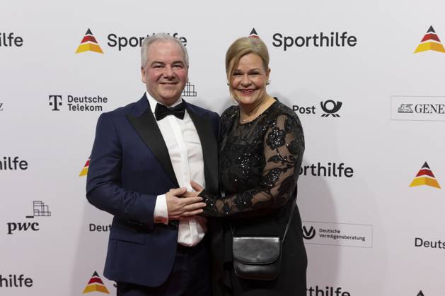 Bundesministerin des Innern und fuer Heimat Nancy FAESER (re.) mit Ehemann Eyke GRUENING (GRÜNING) (li.) zu Gast beim 54. Ball des Sports der Stiftung Deutsche Sporthilfe, am 22.02.2025 in der F e s t h a l l e in Frankfurt am Main Deutschland.