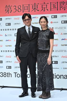 Kurosawa Akira Award at Tokyo International Film Festival 2025 TOKYO, JAPAN - NOVEMBER 3 : Japanese filmmaker Lee Sang-il (L) and Academy Award-winning director Chloe Zhao (R) pose for photos after the Kurosawa Akira Award press conference as they received the Kurosawa Akira Award during the Tokyo International Film Festival 2025, in Tokyo, Japan, on November 3, 2025. Lee, celebrated for his socially incisive Japanese dramas including Villain and Kokuho, joined Zhao, the Beijing-born director of Nomadland, in being honored for their outstanding contributions to world cinema. David Mareuil Anadolu Tokyo Japan. Editorial use only. Please get in touch for any other usage.  Copyright: x2025xAnadoluxDavidxMareuilx
