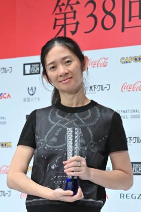 Kurosawa Akira Award of the 38th Tokyo International Film Festival TOKYO, JAPAN - NOVEMBER 3: Academy Award-winning director Chloé Zhao poses with her Kurosawa Akira Award trophies during the 38th Tokyo International Film Festival in Tokyo, Japan, on November 3, 2025. Zhao was recognized for her outstanding contributions to world cinema and for her cross-cultural storytelling bridging East and West. David Mareuil Anadolu Tokyo Japan. Editorial use only. Please get in touch for any other usage.  Copyright: x2025xAnadoluxDavidxMareuilx