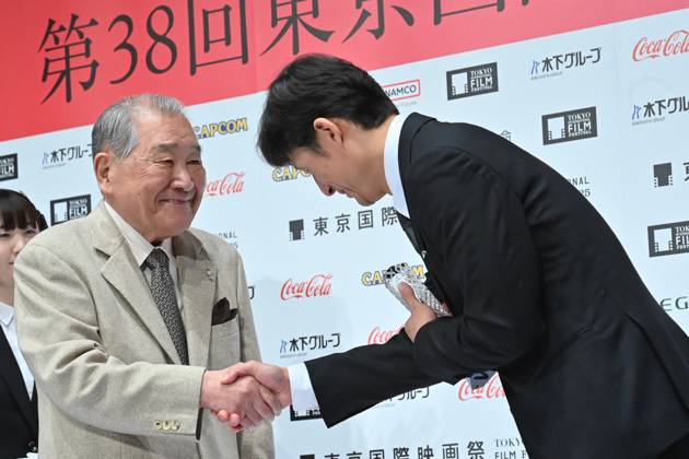 Kurosawa Akira Award of the 38th Tokyo International Film Festival TOKYO, JAPAN - NOVEMBER 3: Japanese filmmaker Lee Sang-il (R) receives the Kurosawa Akira Award with Tokyo International Film Festival Committee Chairman Mitsuaki Tsutsum during the 38th Tokyo International Film Festival in Tokyo, Japan, on November 3, 2025. Known for Hula Girls (2006), Villain (2010), and Kokuho (2025), Lee is recognized for his deep humanistic storytelling and contribution to modern Japanese cinema. David Mareuil Anadolu Tokyo Japan. Editorial use only. Please get in touch for any other usage.  Copyright: x2025xAnadoluxDavidxMareuilx