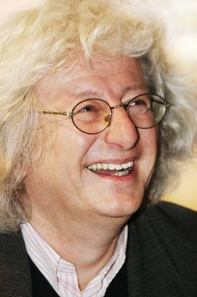 Peter Esterhazy DEU, Deutschland, 01.11.2004, Peter Esterhazy , ungarischer Schriftsteller Lesung im Ethnologischem Museum Berlin, geboren am 14.April 1950 in Ungarn, verstorben am 14.July 2016 in Budapest, Ungarn
